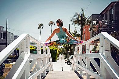 小岛秀夫新游戏宣传玩花样 新海报只换一个单词